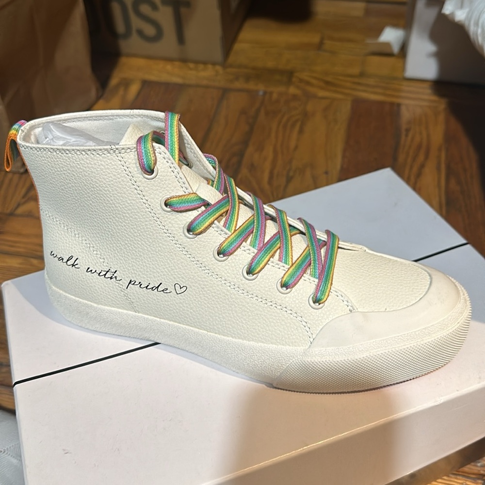 Dolce Vita Brycen Pride Sneakers NWT - Picture 8 of 9